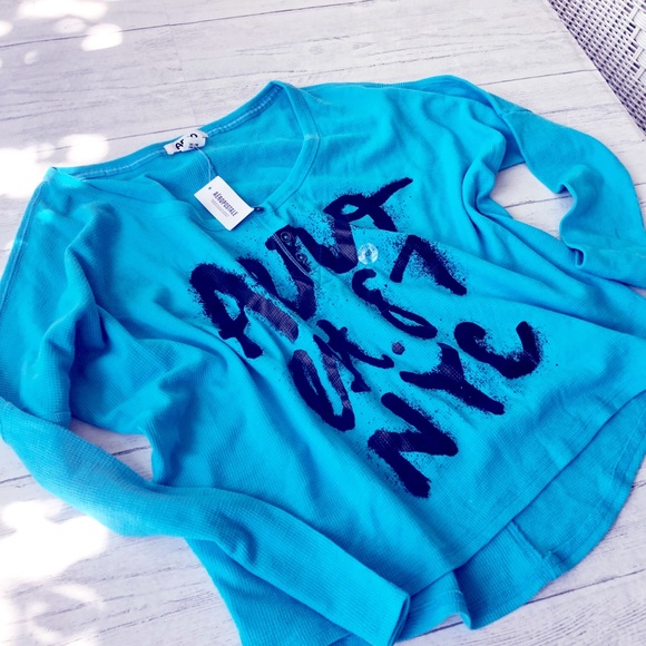 Oversized Aero Top - Picture 1 of 12